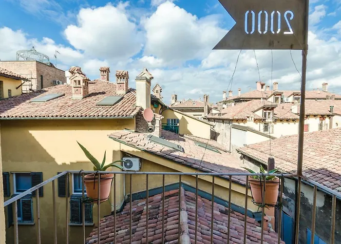 Lupari Apartment, Palazzo Storico Sotto Le Due Torri Apartmán