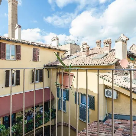 Lupari Apartment, Palazzo Storico Sotto Le Due Torri Apartmán