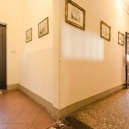 Lupari Apartment, Palazzo Storico Sotto Le Due Torri Apartmán