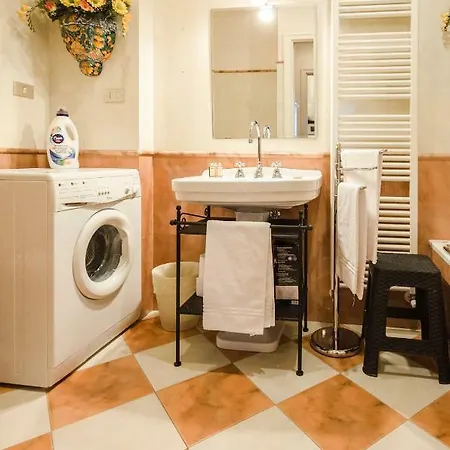 Lupari Apartment, Palazzo Storico Sotto Le Due Torri Apartmán