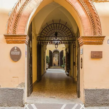Lupari Apartment, Palazzo Storico Sotto Le Due Torri 아파트 *